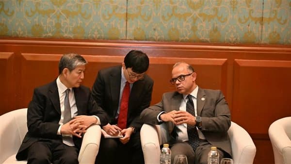 وزير الاستثمار يحضر احتفال الصين بالذكرى الـ77
