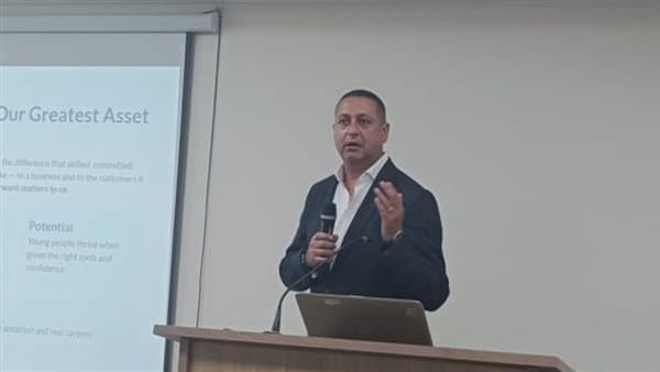 جون جرجيس يسلط الضوء على منصة دعم رواد الأعمال في بني سويف