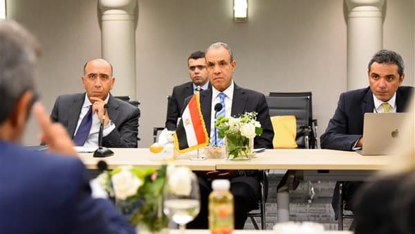 وزير الخارجية يلتقي بمسؤول مشروعات الأمم المتحدة