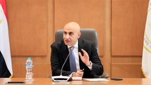وزير التعليم يفرض عام فصل على من يستخدم أدوات التصوير في المدرسة