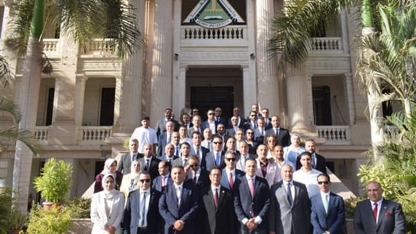 محافظ بنها ورئيس الجامعة يطلقان توزيع مستلزمات طبية