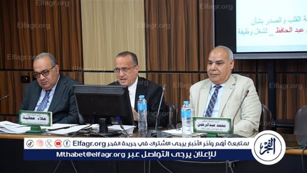 عميد طب أسيوط يرأس اجتماع مجلس الكلية 807