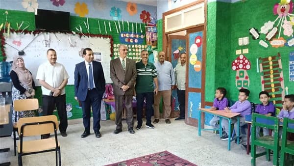 نائب محافظ قنا يزور مدارس القنا
