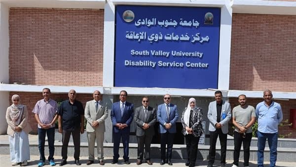 رئيس جامعة قنا يزور مركز ذوي الإعاقة