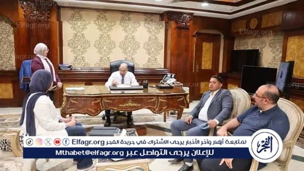 محافظ المنيا يناقش مطالب المواطنين مع النواب والشيوخ