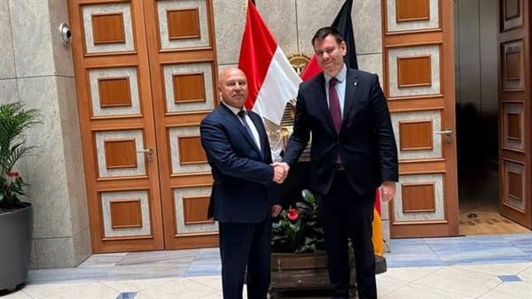 وزير النقل يناقش تعزيز التعاون مع المجر في برلين