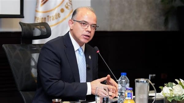 وزير الاستثمار يناقش السياسات مع إعلاميين عالمين