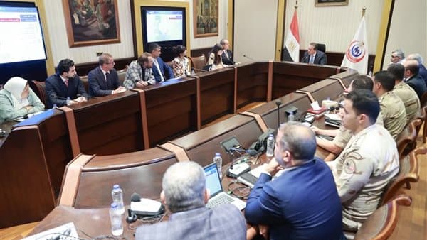 وزير الصحة يناقش تقدم مستشفى هليوبوليس