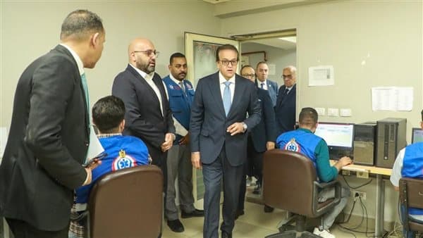 وزير الصحة يزور مركز الطوارئ 137 ويؤكد على ضرورة الاستجابة السريعة