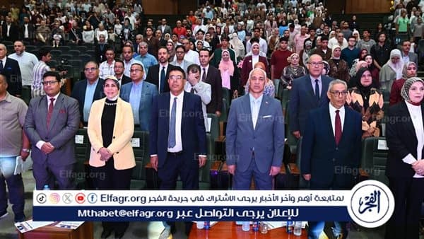 رئيس جامعة أسيوط يحضر حفل تخرج دفعة نظم السياسات