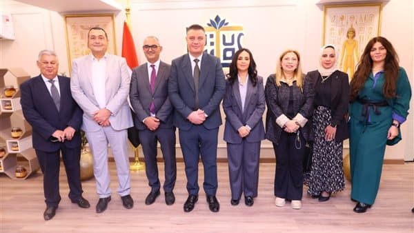 وزيرة التضامن تفتتح معرض صندوق لوتس بصينا