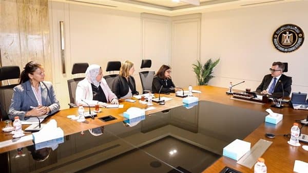 وزير التخطيط يناقش مع البنك الدولي خطة تنمية الثروة المعدنية