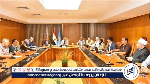 محافظ أسيوط يناقش مشاريع حياة كريمة