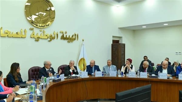 حسين عيسى يناقش إعادة الهيكلة مع المؤسسات الصحفية