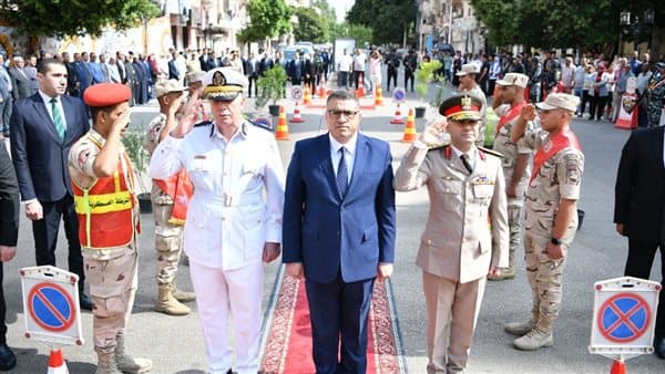 محافظ قنا يكرم شهداء أكتوبر