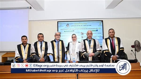 رئيس جامعة أسيوط يناقش رسالة ماجستير عن تأثير برنامج رياضي وأعشاب