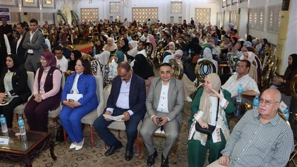نائب محافظ بني سويف يكرم الأمهات والمتفوقين