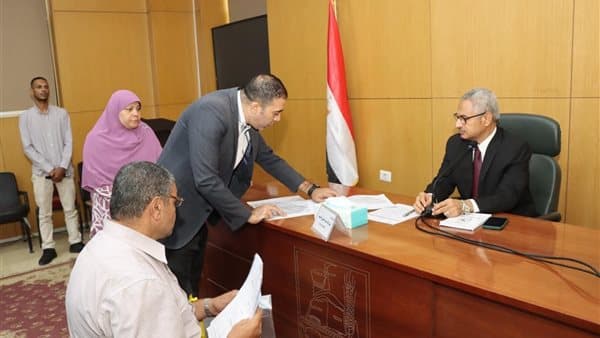 محافظ بني سويف يعزز الدعم الاجتماعي والطبي للأسر الأولى