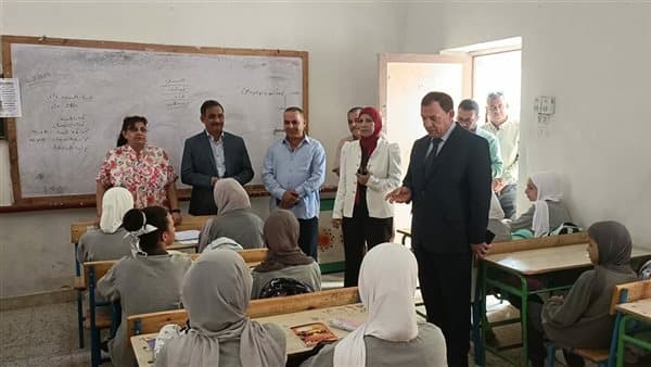 عمارة يتابع انتظام الدراسة ببنى سويف