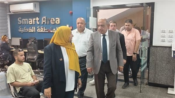 وزير الكهرباء يراجع شبكات مدينة الشروق