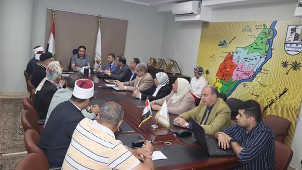 نائب محافظ بني سويف يناقش طرق المسح الاجتماعي