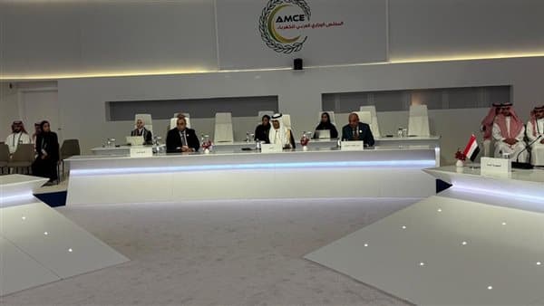 وزير الكهرباء يطور مشاريع الربط الكهربائي للشرق العربي