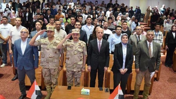 رئيس جامعة بني سويف والمستشار العسكري يحتفلان بانتصارات أكتوبر