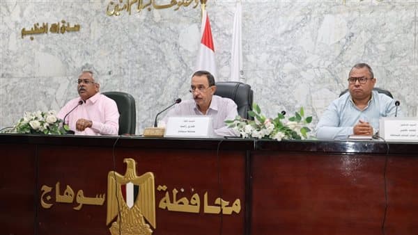 محافظ سوهاج يناقش تنفيذ قانون 168 لسنة 2025