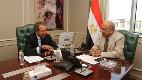 وزير الكهرباء يت‍ابع مشروع طاقة الرياح برأس شقير