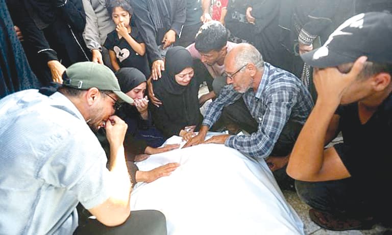 مقتل 9 فلسطينيين في غارة على مركز شرطة