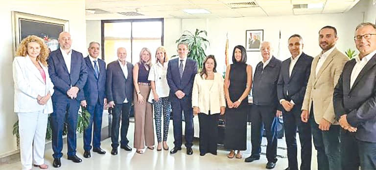 منيمة تبحث تعزيز بيئة الاستثمار