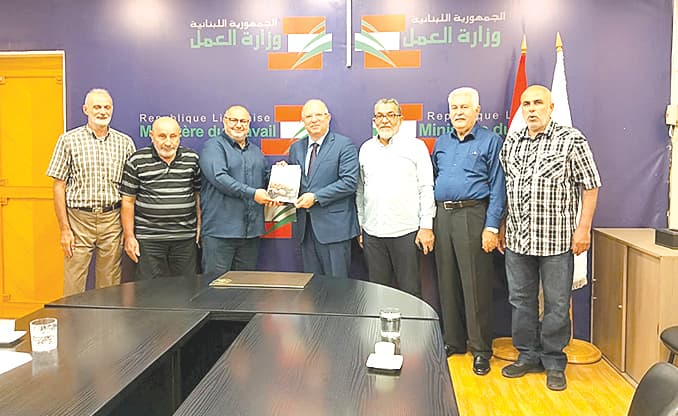 Haider discusses Rishaf's case with unions