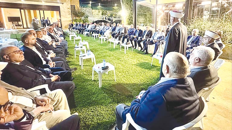 دريان يحذر من مراهنة على خلاف مع الحكومة