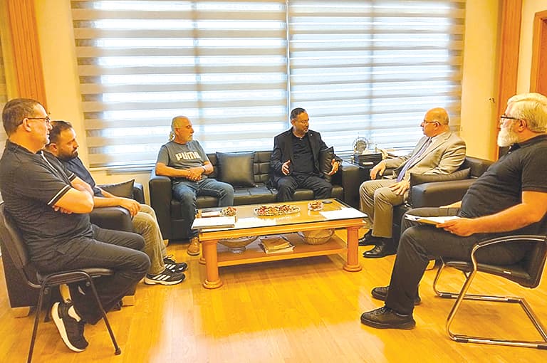 Haider assesses Bint Jbeil displacement