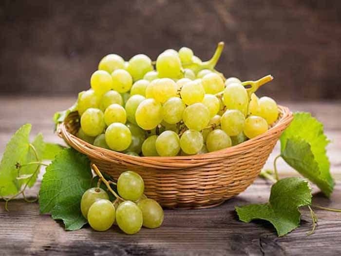 من يستلم 100 ألف طن من العنب