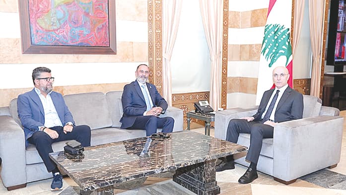 الحجار يلتقي مسؤولا أمميا ويبحث ملفات بلدية