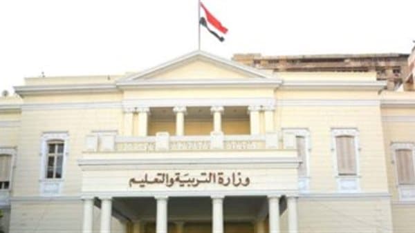 المديريات تطالب بتسليم الكتب للمدارس