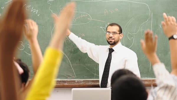 تحرك برلماني لمراجعة توزيع المعلمين الجدد