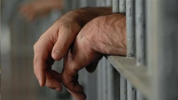 حبس سنة ونصف لشقيقين عن اعتدائهما على والدتهما