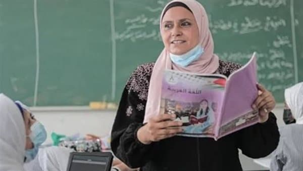 تعليم القاهرة يتابع عقود المعلمين