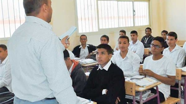 معلم يتعرض لاكتئاب بسبب ضغط العمل
