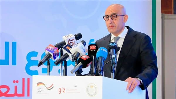 حظر الكتب الخارجية في المدارس من العام القادم
