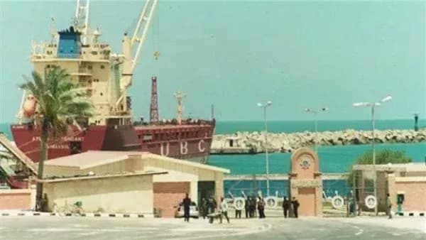 ميناء العريش يعاود العمل بعد استقرار الطقس