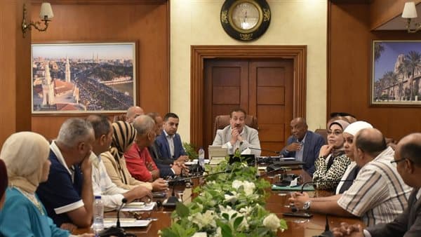 محافظ بورسعيد يراجع استعدادات العام الدراسي