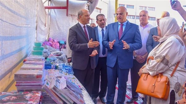محافظ الإسكندرية يوزع مستلزمات على 9500 أسرة