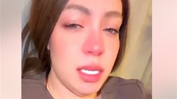 فتاة مصرية تتوسل الحماية في الإمارات بسبب منعه من السفر