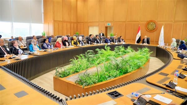 عبداللطيف يوجه قيادات التعليم بالقاهرة بشأن مسؤولية توفير تعليم جيد