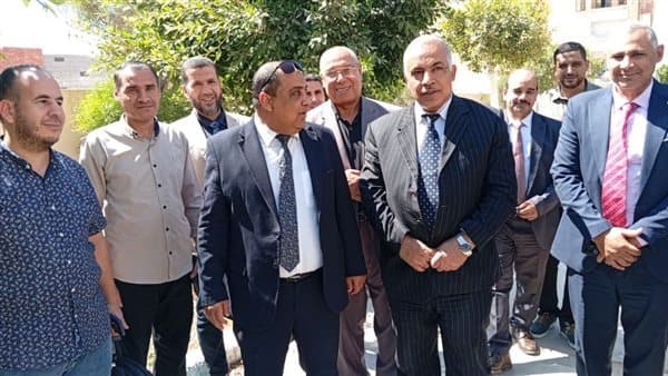 نائب رئيس جامعة الأزهر يتفقد كلية البنات بمطروح