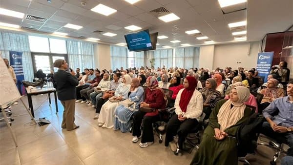 مركز عين شمس يجهز 4000 طالب وخريج في الصيف