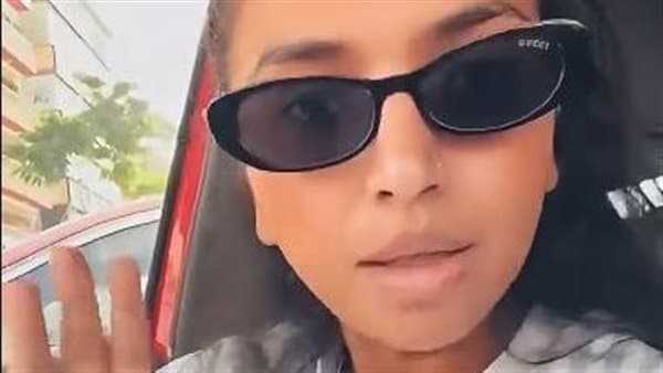 فتاة تستغيث بعد منعها من الجامعة بسبب ملابسها